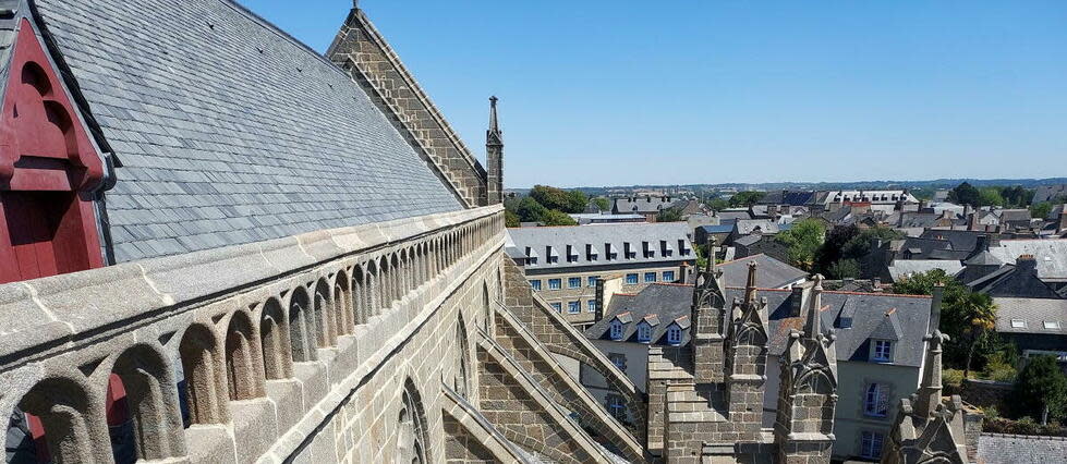 La toiture de la cathédrale Saint-Samson, à  Dol-de-Bretagne.  - Credit: