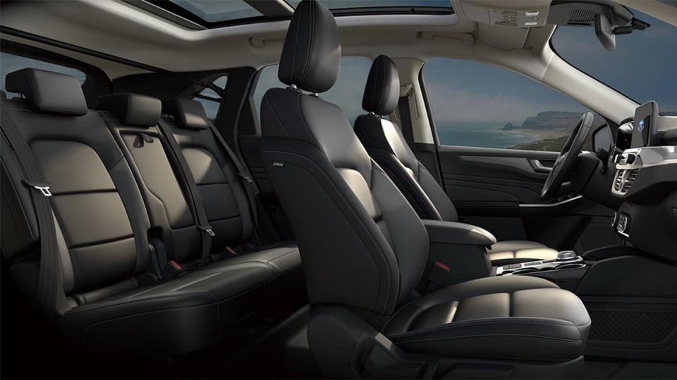 圖／Ford Kuga亦重視行進中的寧靜體驗，包含整車密封系統優化、Acoustic聲學隔音夾層前擋風玻璃…等靜音工程，讓乘坐靜謐性再升級。