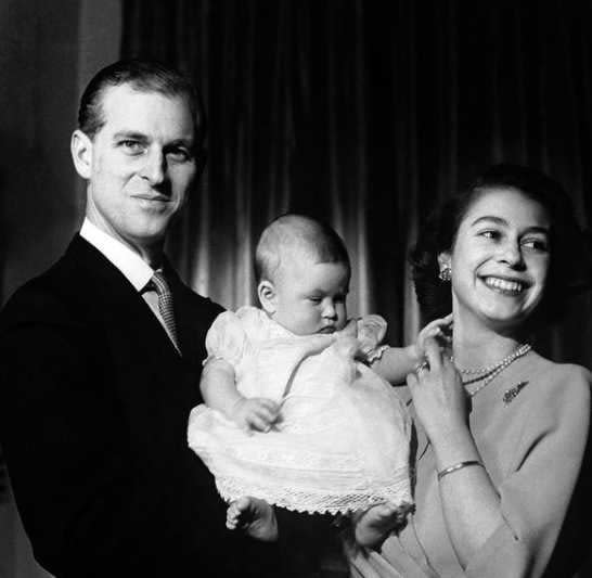 94歲的英國女王伊莉莎白二世和99歲的菲利普親王20日歡慶結婚73周年紀念。（圖／翻攝自theroyalfamily IG）