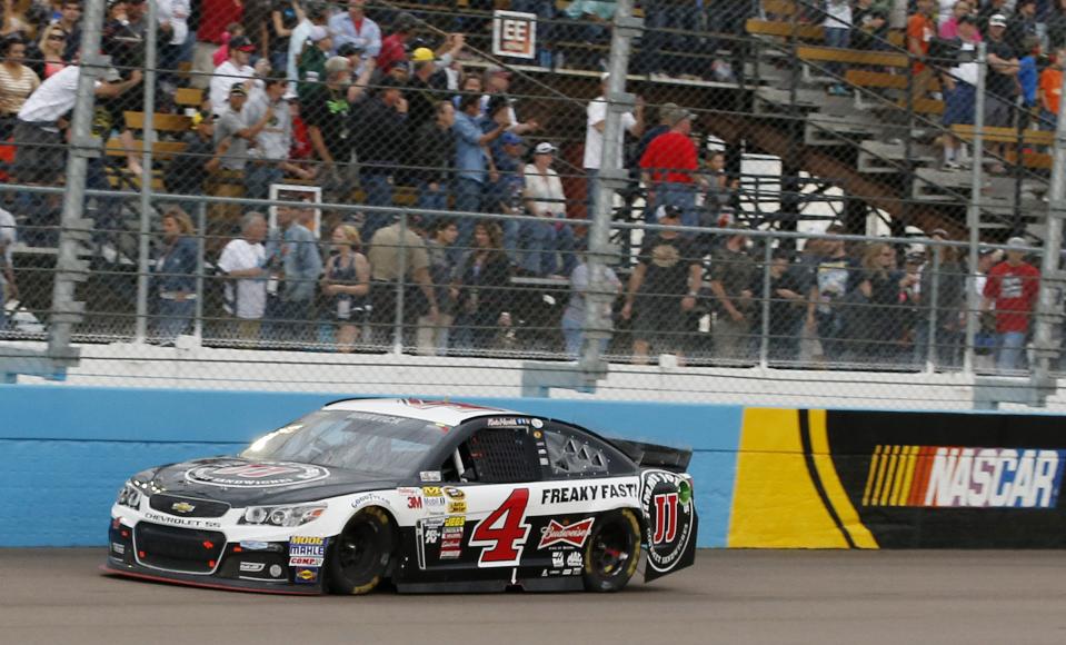 Kevin Harvick comes in to the finish line to win the NASCAR Sprint Cup Series auto race Sunday, March 2, 2014, in Avondale, Ariz. (AP Photo/Ross D. Franklin)