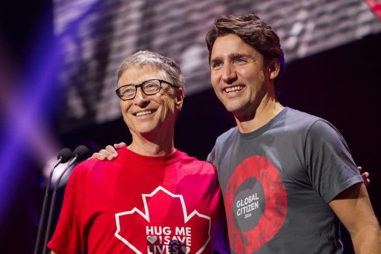 [Billionaire philanthropist Bill Gates receives a hug from Canadian Prime Minister Justin Trudeau (R) at the Global Citizen Concert to End AIDS, Tuberculosis and Malaria in Montreal, Quebec, Canada September 17, 2016. / REUTERS/Geoff Robins/POOL]