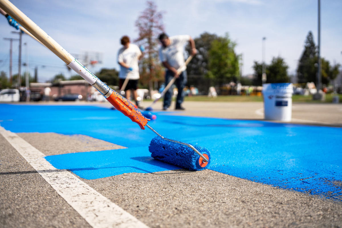 This LA neighborhood’s “cool sidewalks” help beat the intense heat