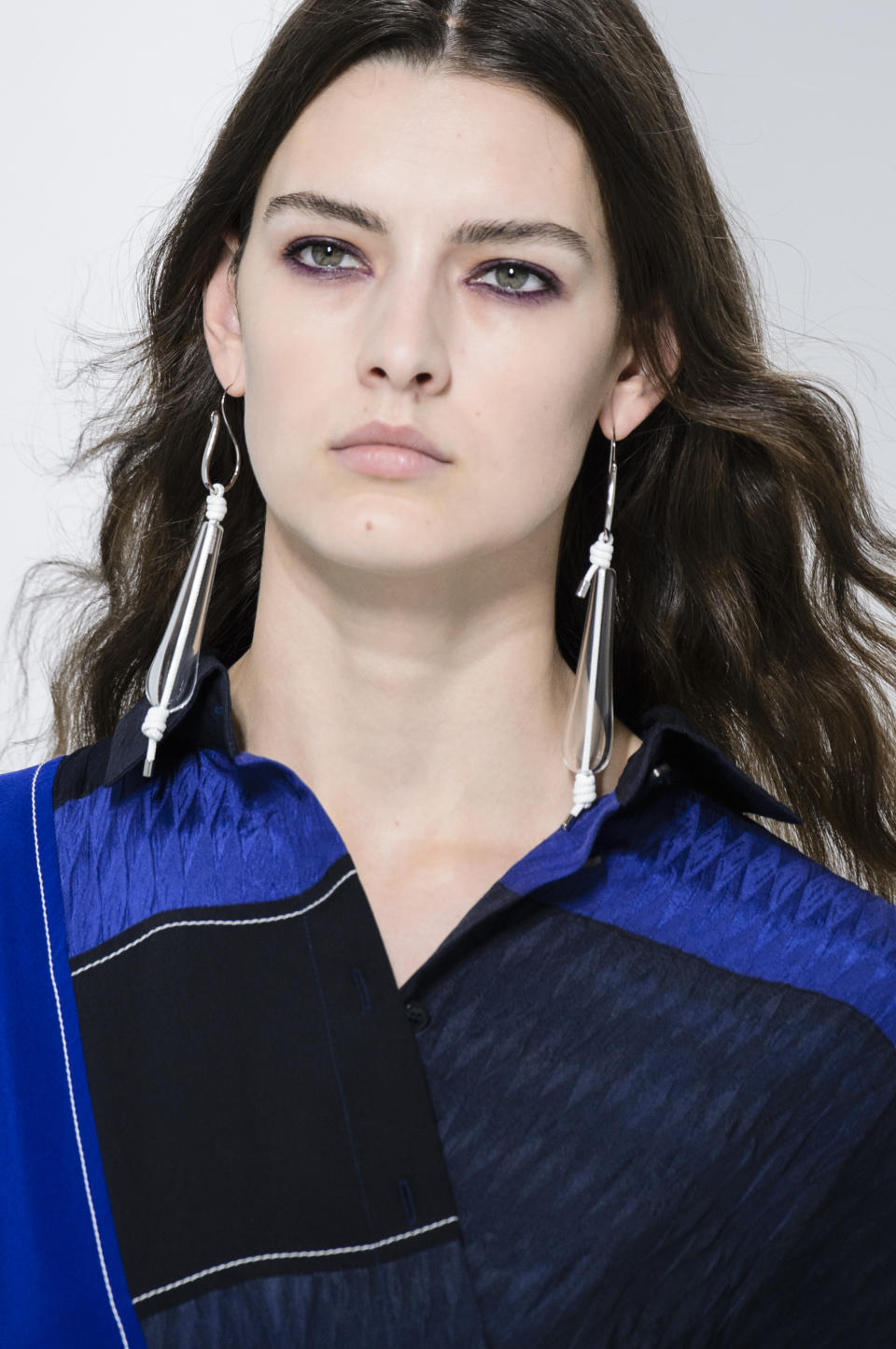 <p><i>Clear linear earrings from the SS18 Hermès collection. (Photo: ImaxTree) </i></p>