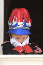 Jacques, como cualquier niño de su edad, no pudo ocultar su aburrimiento en uno de los momentos de la celebración. (Foto: Pascal Le Segretain / Getty Images)