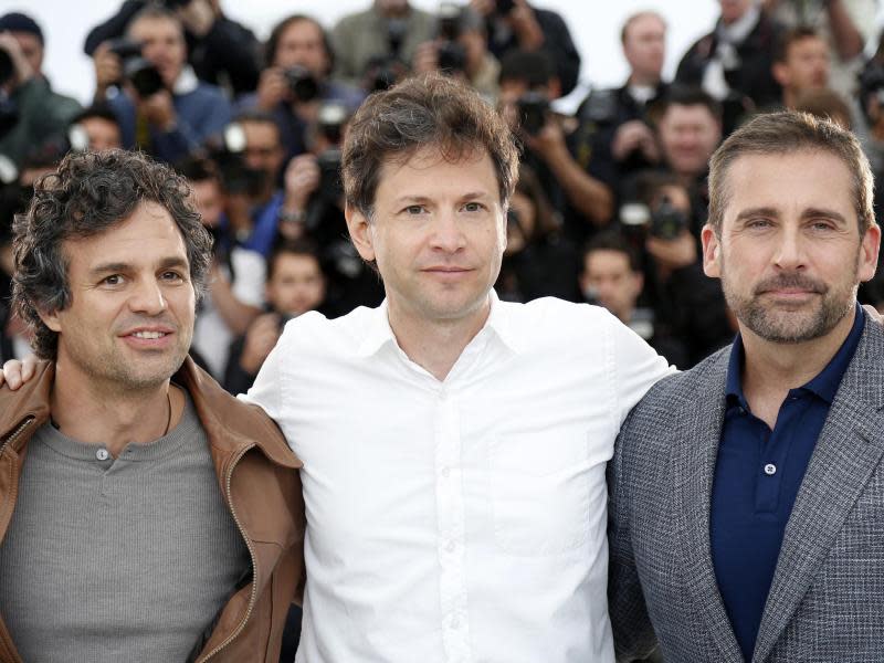 Regisseur Bennett Miller (M) mit Mark Ruffalo (l) und Steve Carell. Foto: Sebastien Nogier