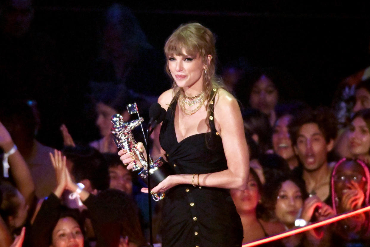 Taylor Swift accepts the Best Pop award for 