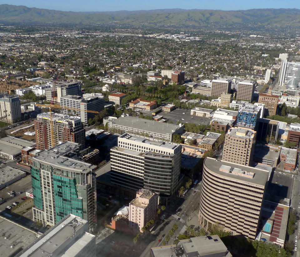 <p>En San José, otra de las ciudades más importantes de California, esta ratio alcanza el 9,4. (Foto: <a rel="nofollow noopener" href="http://commons.wikimedia.org/wiki/File:San_Jose_CA_Downtown_aerial_view_photo_D_Ramey_Logan.jpg" target="_blank" data-ylk="slk:Wikimedia Commons;elm:context_link;itc:0;sec:content-canvas" class="link ">Wikimedia Commons</a> / Don Ramey Logan / <a rel="nofollow noopener" href="http://creativecommons.org/licenses/by/4.0/deed.en" target="_blank" data-ylk="slk:CC BY 4.0;elm:context_link;itc:0;sec:content-canvas" class="link ">CC BY 4.0</a>). </p>