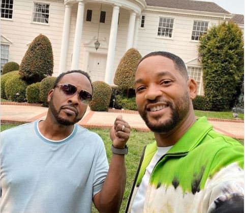 Will Smith et DJ Jazzy Jeff, devant la maison de la série 