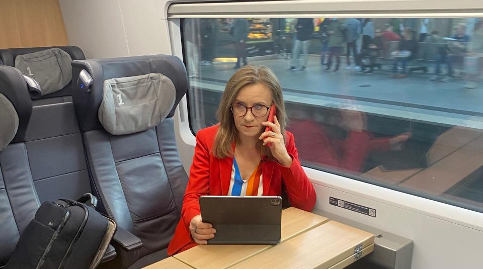 Sigrid Nikutta, Chefin von Deutsche Bahn Cargo, sieht viel Nachholbedarf beim Güterverkehr. In den vergangenen Jahrzehnten sei in der Infrastruktur viel vernachlässigt worden. (Bild: WDR / Graef Screen Productions GmbH)