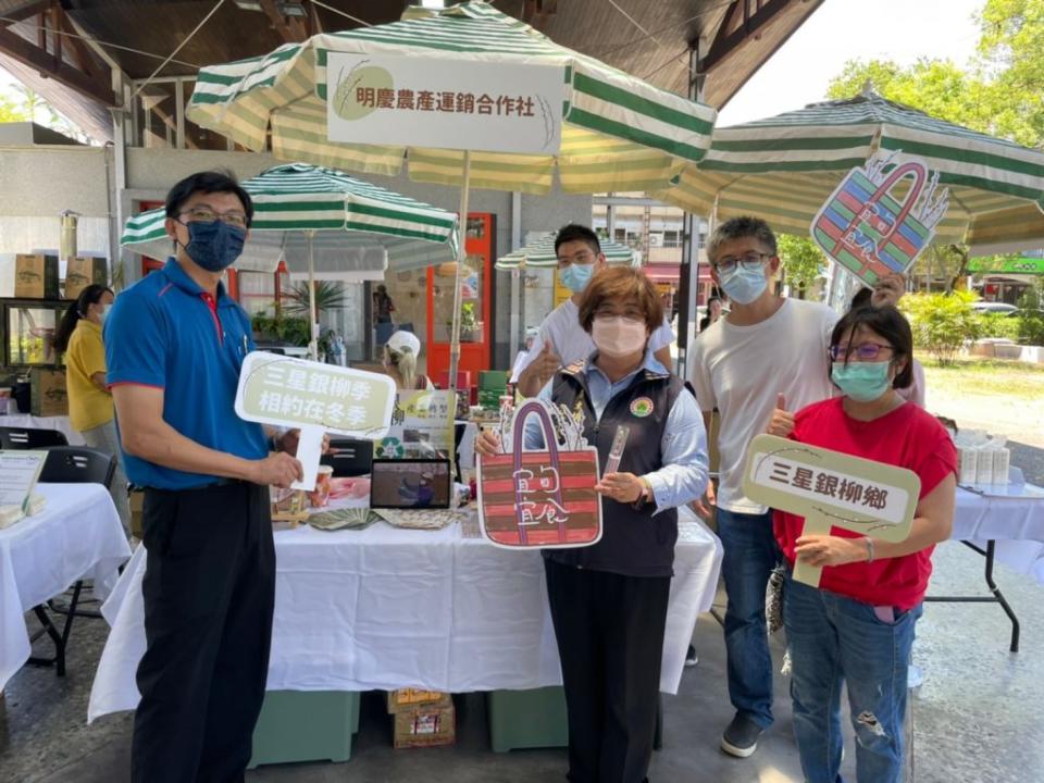 羅東鎮公所與農糧署東區分署在樟仔園文化園區舉辦「宜旬宜食公園市集」活動。（羅東鎮公所提供）