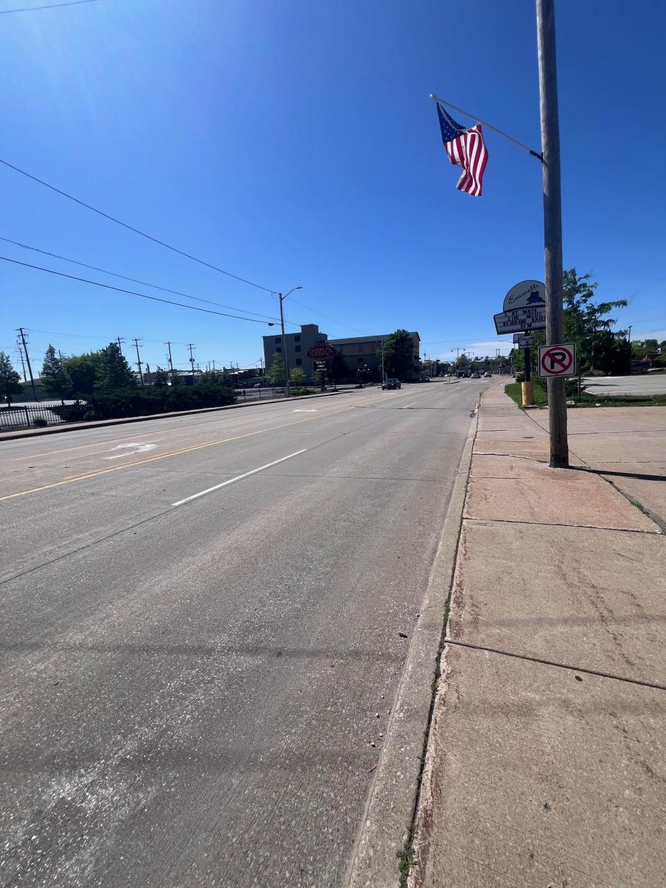 Pedestrians on the sidewalk on Richmond Avenue in Appleton, Wis., are extremely close to the traffic lanes, given the lack of terrace.