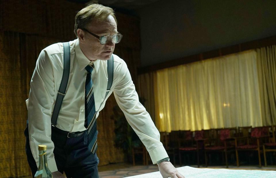 Jared Harris in einer Szene aus "Chernobyl". Die Ko-Produktion von HBO und Sky Television gehört dieses Jahr zu den Emmy-Favoriten in der Kategorie Beste Mini-Serie. (Bild: ddp/INTERTOPICS/LMKMEDIA Ltd.) 