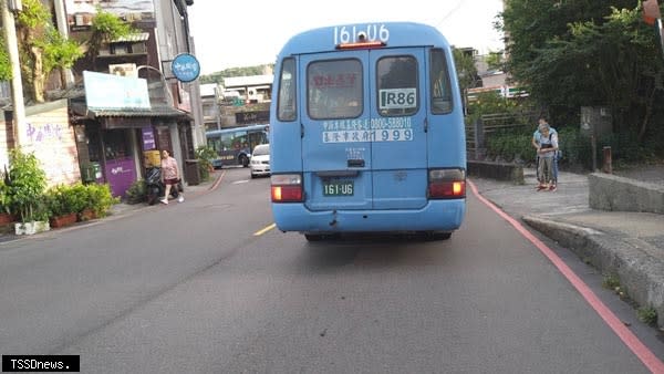 媒體報導基隆客運Ｒ路線因載客狀況不佳，將於九月一日停駛，市府交通處澄清相關訊息有落差，不會貿然做出停駛決定。〈記者王世明攝〉