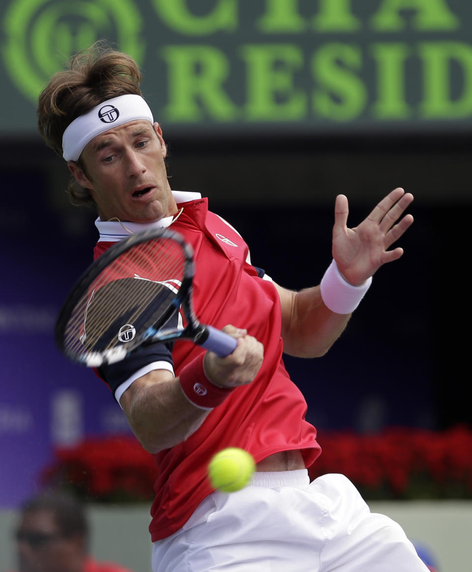 Daniel Gimeno-Traver, of Spain, returns to Stanislas Wawrinka, of Switzerland, at the Sony Open tennis tournament in Key Biscayne, Fla., Saturday, March 22, 2014. (AP Photo/Alan Diaz)