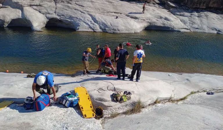 Días atrás, en la ciudad cordobesa de Mina Clavero, un hombre murió tras arrojarse a un río para intentar rescatar a su pareja