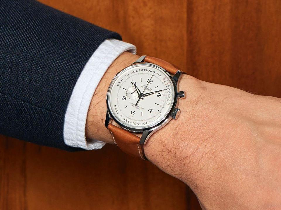 ANGELUS愛格Chronographe Médical醫用計時碼錶，重現60年代的經典風格。