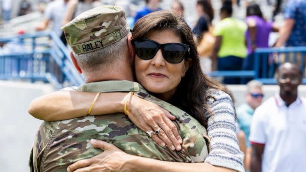 Nikki Haley Blows Kiss To Husband At His National Guard Deployment Ceremony 9318