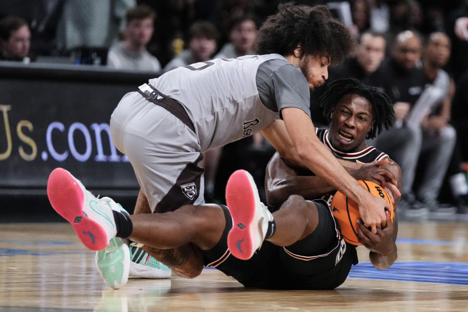 St. Bonaventure's Daryl Banks III, left, competes for control of the ball against Oklahoma State's Quion Williams during the second half of an NCAA college basketball game in the Legends Classic tournament Thursday, Nov. 16, 2023, in New York. (AP Photo/Frank Franklin II)