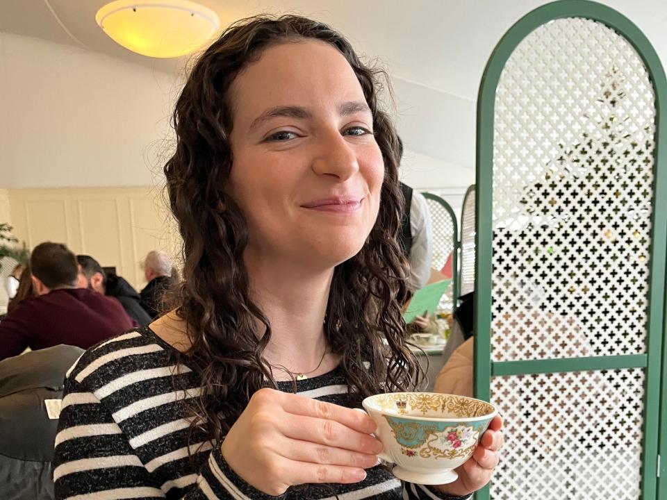 Insider reporter Talia Lakritz has tea at Kensington Palace.