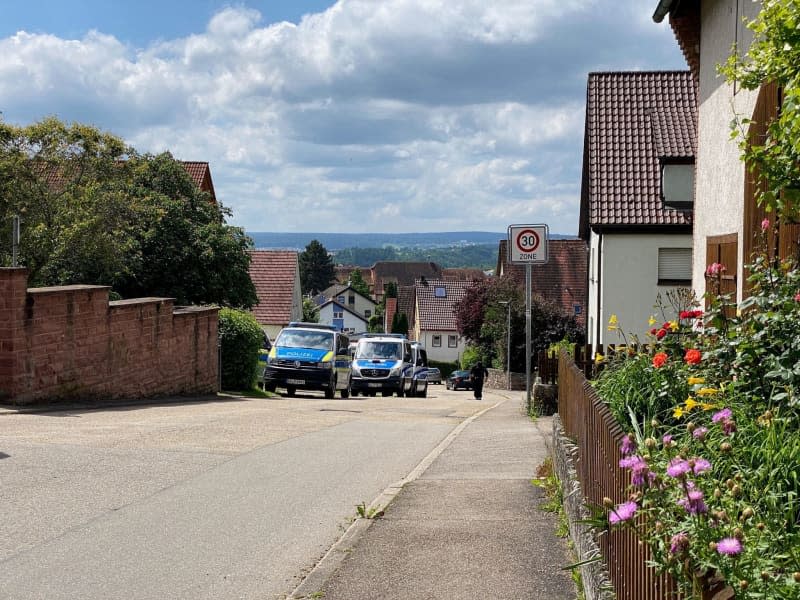 Police vehicles parked in Althengstett. Police are searching properties in three German states belonging to suspected supporters of the far-right Reich Citizens group, a public prosecutor spokeswoman said on 04 June.A large contingent of police has been searching 10 properties in the states of Baden-Wuerttemberg, Saxony and Schleswig-Holstein since early Tuesday morning, according to the spokeswoman. Silas Stein/dpa