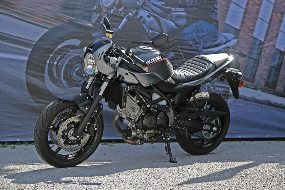 SUZUKI SV650X。