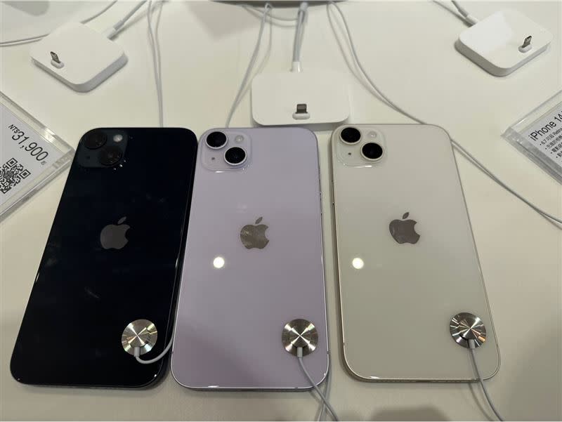 iPhone 14 Plus 今天開賣。 （圖／記者谷庭攝）