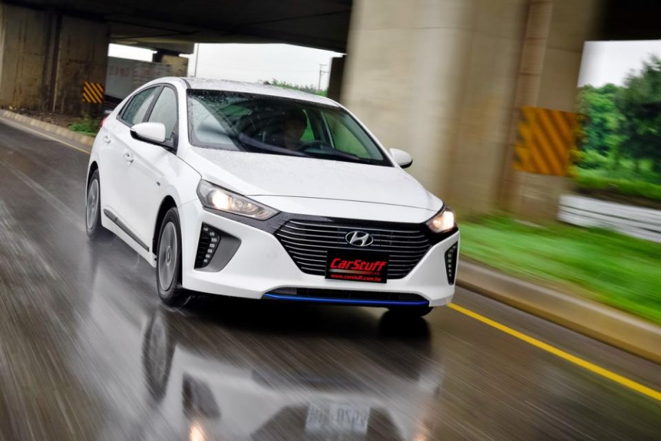 別用刻板印象看我，Hyundai Ioniq hybrid節能之外同樣驚豔