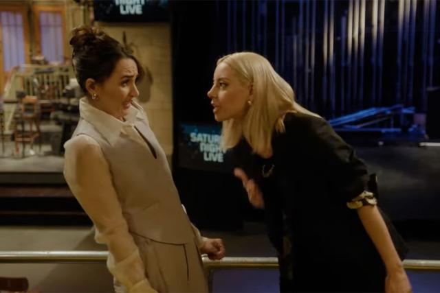 Saturday Night Live host Aubrey Plaza kisses Chloe Fineman [WATCH] -  GoldDerby