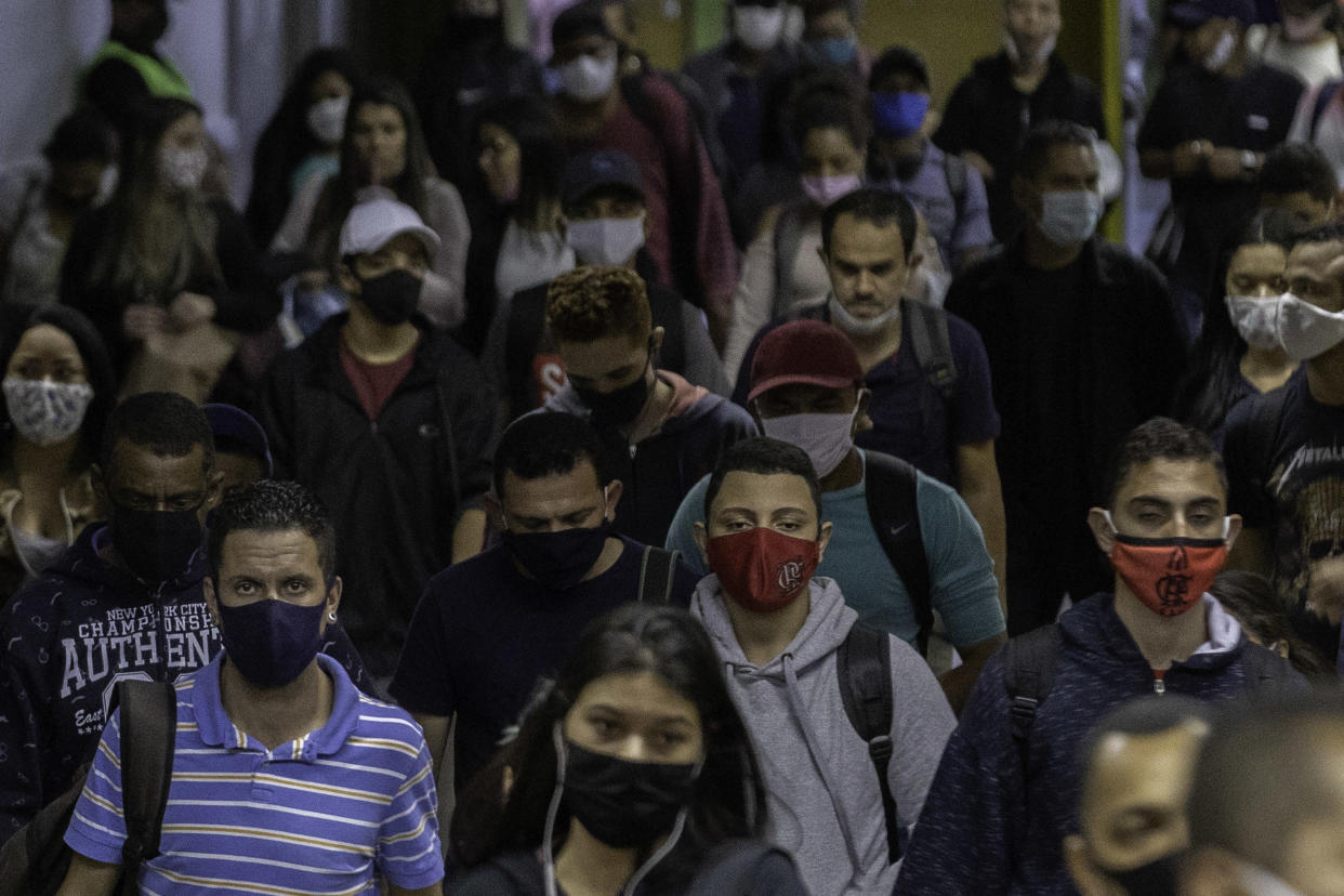 Movement of people at the Luz Station of the S�o Paulo subway on June 17, 2020. State recorded record deaths from Covid-19 for two straight days this week. (Photo: Bruno Rocha/Fotoarena/Sipa USA)