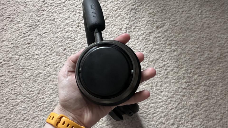 Philips Fidelio L4 earcup