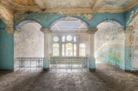 <p>An interior view of the rooms of an abandoned hospital which treated Adolf Hitler. (Roman Robroek/Caters News)</p>