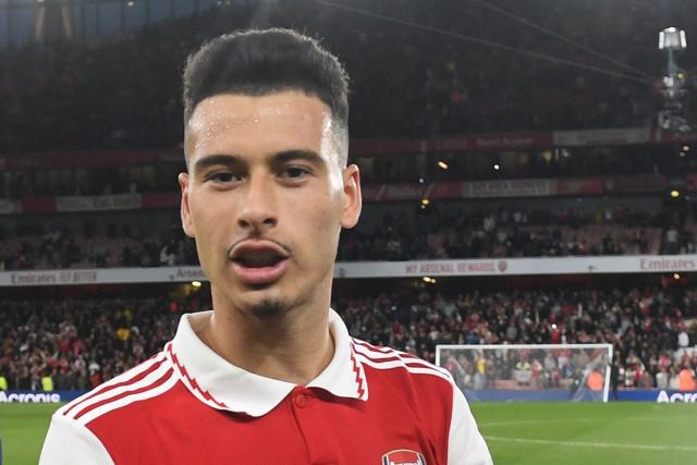 Gabriel Martinelli marca na reta final e Arsenal vence o