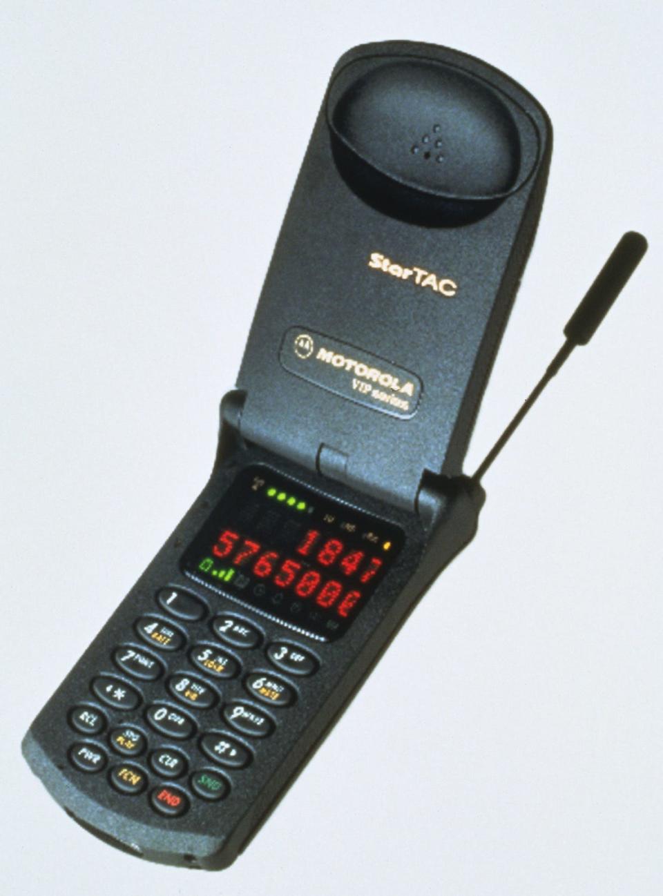 an open Motorola StarTAC from 1996