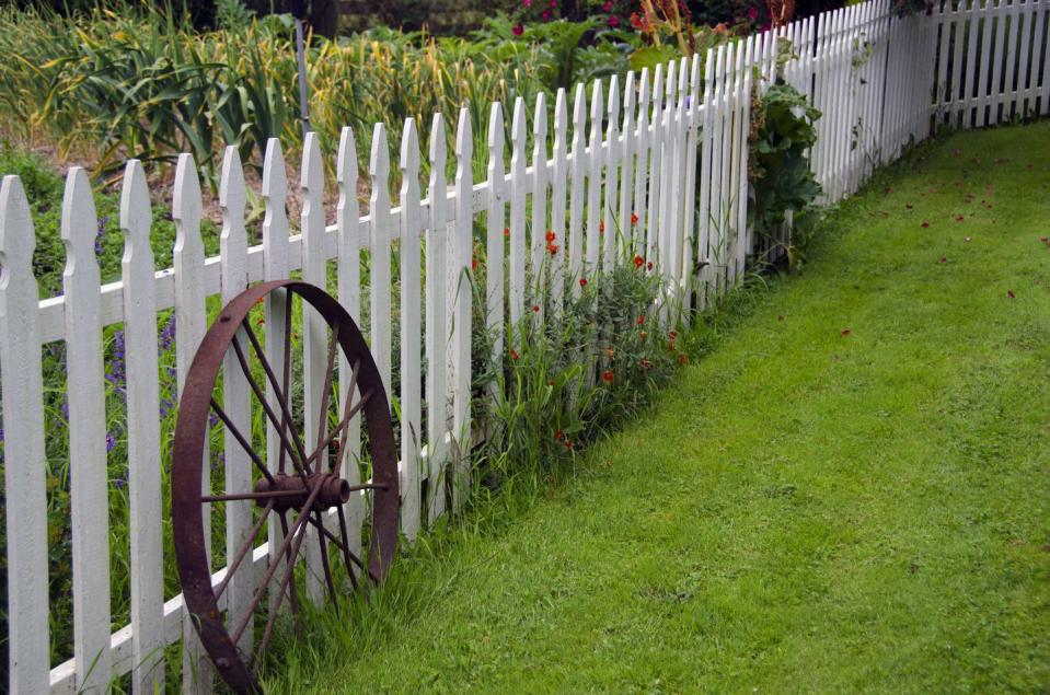 Wagon Wheel Fence