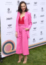 <p>Gal Gadot stieg mit gleich zwei Trend-Looks ins Jahr 2018 ein: Sie zeigte nicht nur bei den „Creative Impact Awards“ in Palm Springs in diesem aufregenden Hosenanzug von Oscar de la Renta, dass das neue Jahr unter dem Stern der Kontrastfarben steht, sondern … (3. Januar 2018, Bild: ddp) </p>