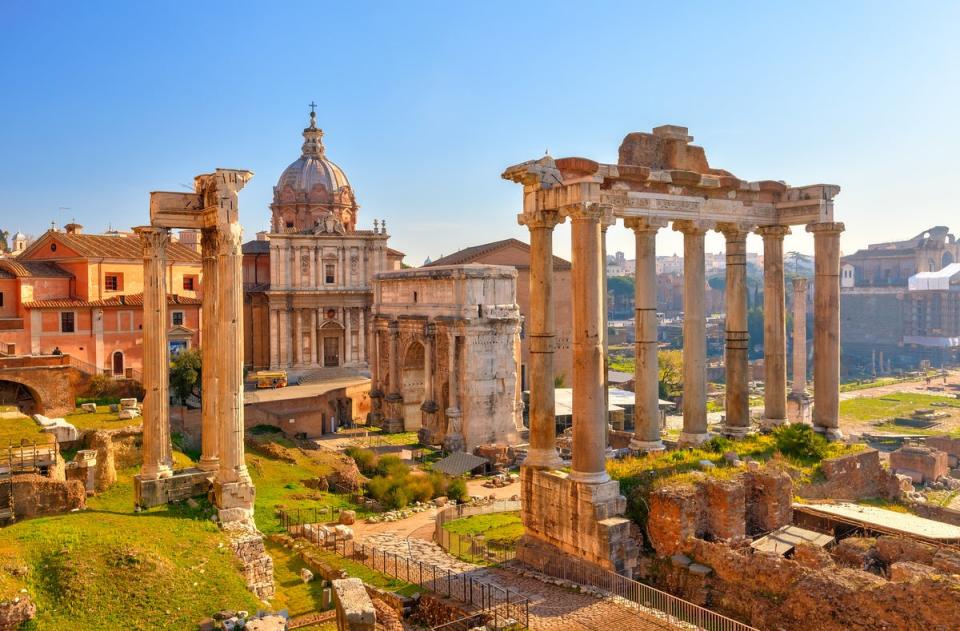 Gaze upon the Roman Forum from behind the Piazza di Campidoglio (Getty Images/iStockphoto)