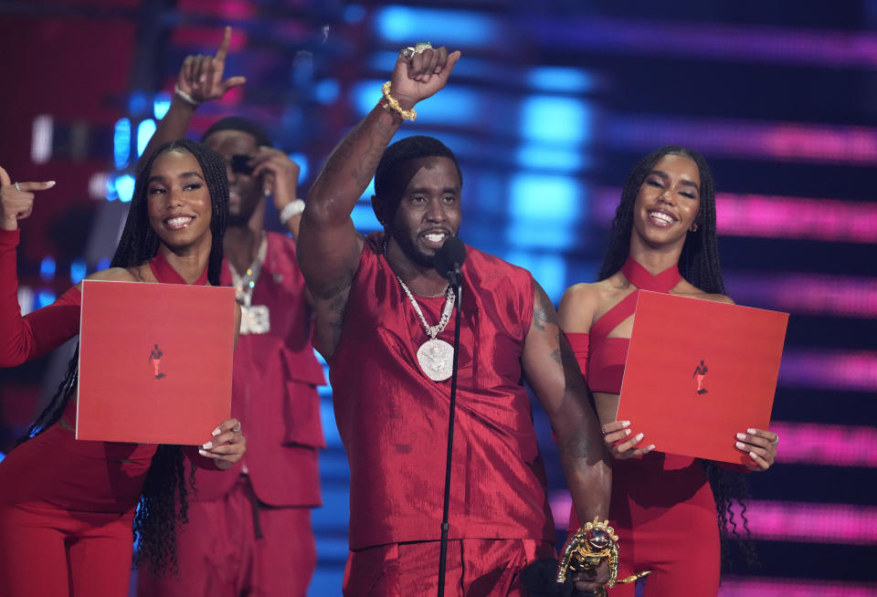 Sean "Diddy" Combs recibe el premio Global Icon en los Premios MTV a los Videos Musicales el martes 12 de septiembre de 2023 en el Prudential Center en Newark, Nueva Jersey. (Foto Charles Sykes/Invision/AP)