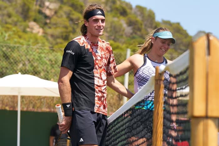 Paula Badosa y Stefanos Tsitsipas jugando juntos