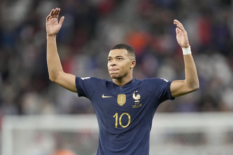 El jugador francés Kylian Mbappe marcó dos golazos ante Polonia