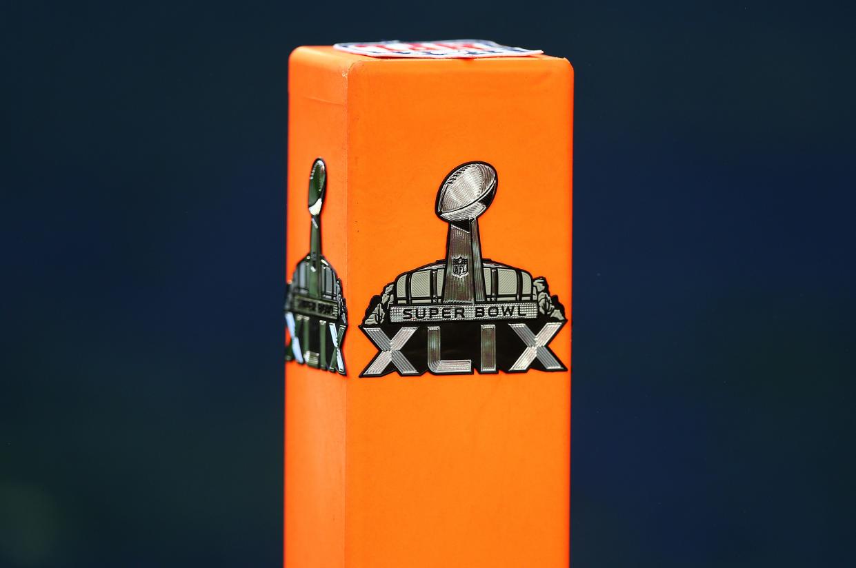 GLENDALE, AZ - FEBRUARY 01: A Super Bowl XLIX logo is seen on a pylon during Super Bowl XLIX at University of Phoenix Stadium on February 1, 2015 in Glendale, Arizona. (Photo by Elsa/Getty Images)