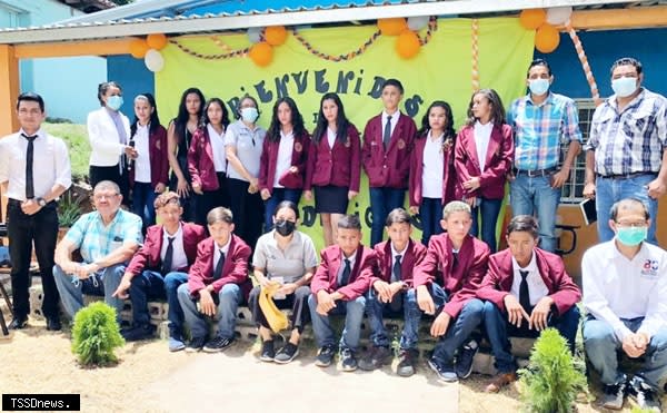 台糖與國際非營利組織IMPCT合作在宏國興建的第二所學校「Las Delicias中學」正式啟用，透過咖啡部分收入助友邦小農及興學。（記者李嘉祥攝）