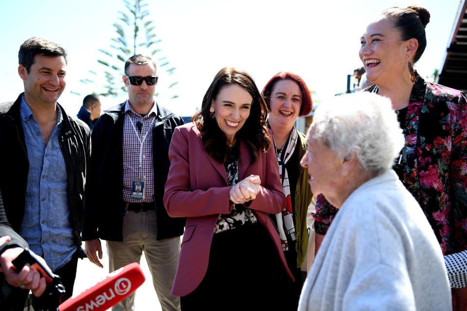 Die neuseeländische Premierministerin Jacinda Ardern wurde auch wegen ihrer Corona-Erfolge wiedergewählt (Bild: Hannah Peters/Getty Images)