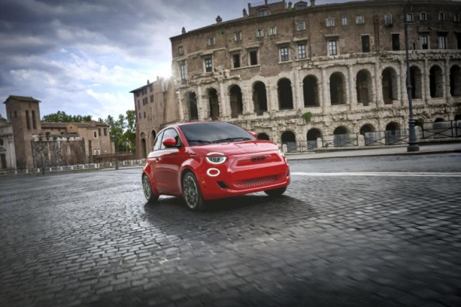 Fiat estrenará su querido auto eléctrico 500e(RED) en América en 2024