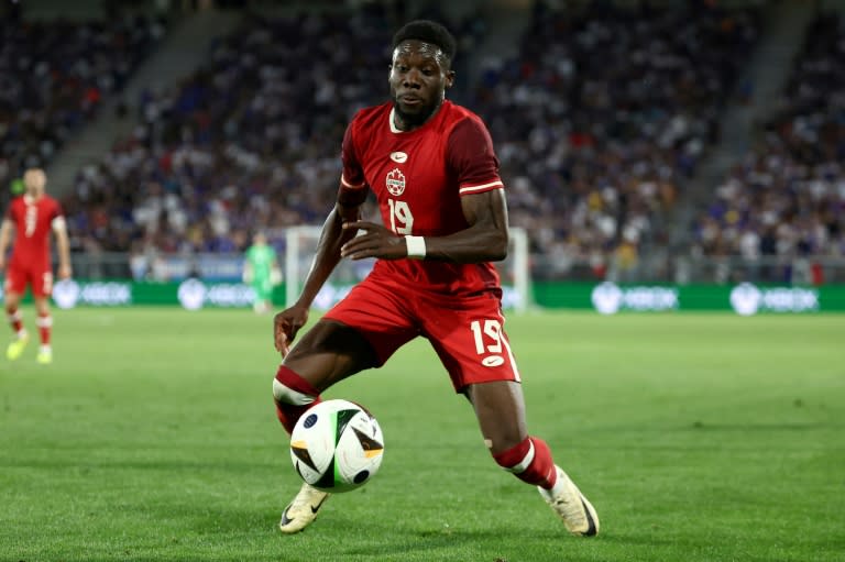 Alphonso Davies controla la pelota durante un partido amistoso entre las selecciones de Canadá y Francia el 9 de junio de 2024 en Burdeos (FRANCK FIFE)