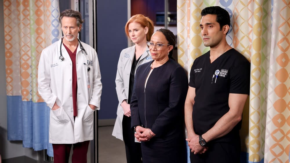  Chicago Med: Steven Weber as Dr. Dean Archer, Sarah Rafferty as Dr. Pamela Blake, S. Epatha Merkerson as Sharon Goodwin, Dominic Rains as Crockett Marcel  