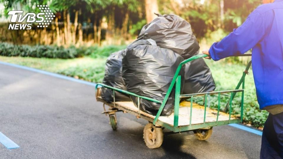 林男撿垃圾時，無辜遭受誘騙殺害。（示意圖／shutterstock 達志影像）