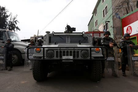 Members of the Mexican Army stand guard in an area after a shootout between gang members and the Mexican army in Mexico City, Mexico July 20, 2017. REUTERS/Carlos Jasso