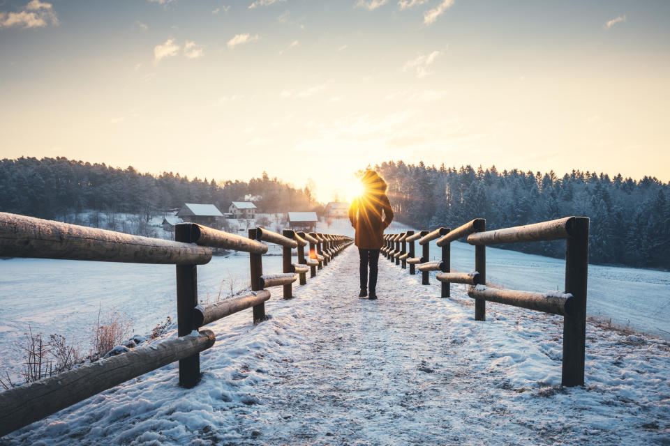 Deine Haut muss auch an kalten Wintertagen vor der Sonne geschützt werden (Bild: Getty Images)