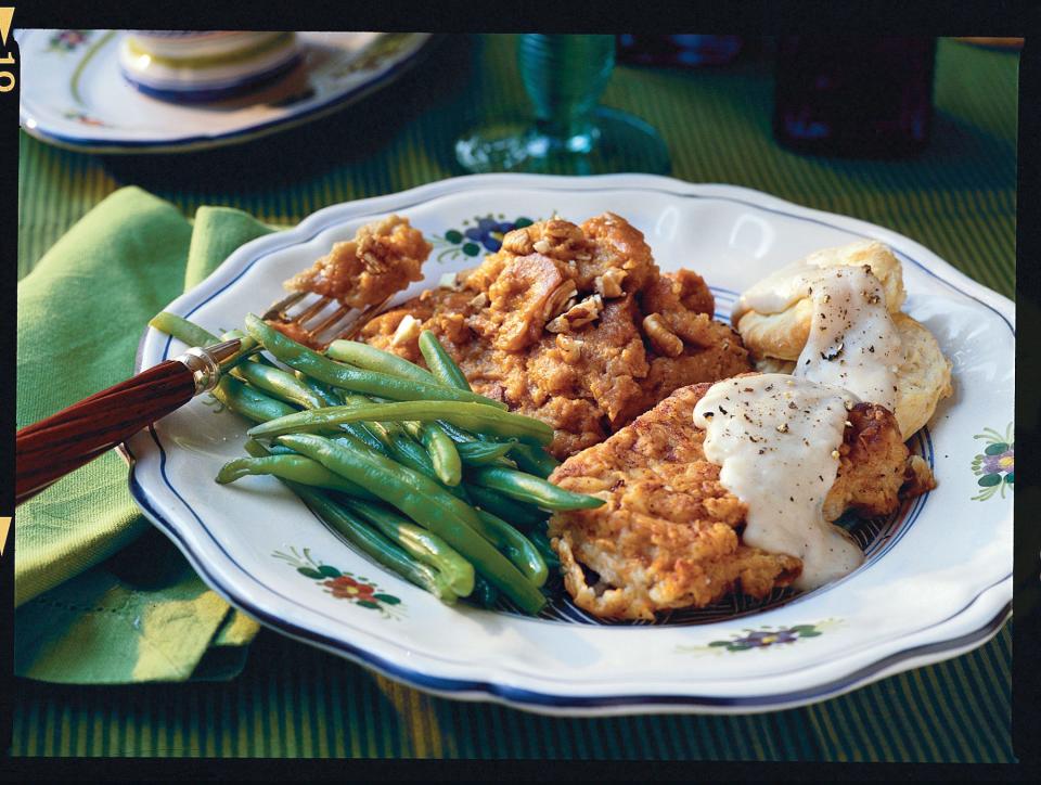 Fried Pork Chops with Cream Gravy