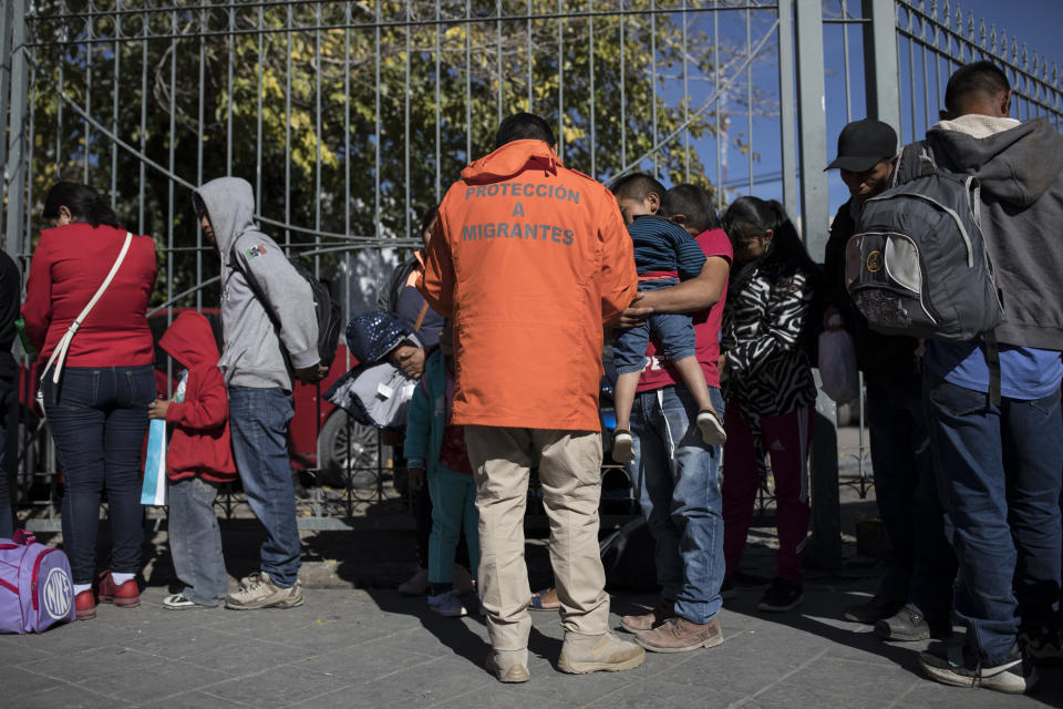 A representative from Grupos Beta collects the names and list numbers from asylum seekers after they arrived in a group of 30 from Casa Del Migrante in Juarez, Mexico, on Nov. 28, 2018. (Photo: Adria Malcolm for Yahoo News)